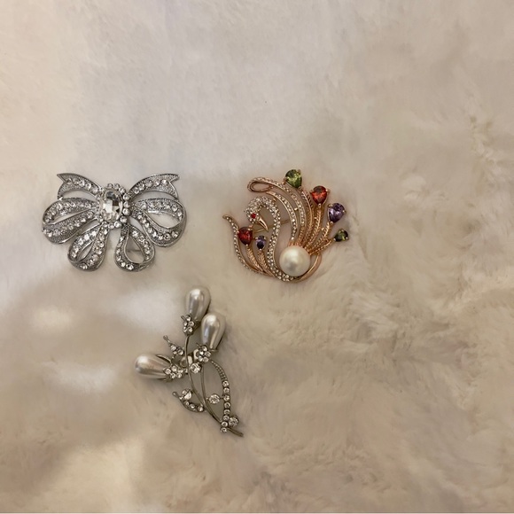 Assorted Brooches - Picture 2 of 2